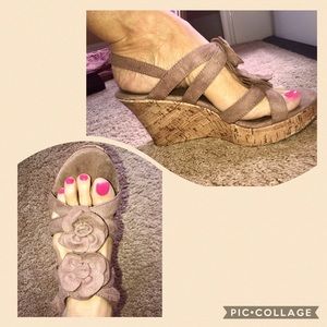 💕 Report Open Toe Mauve Wedge Sandals